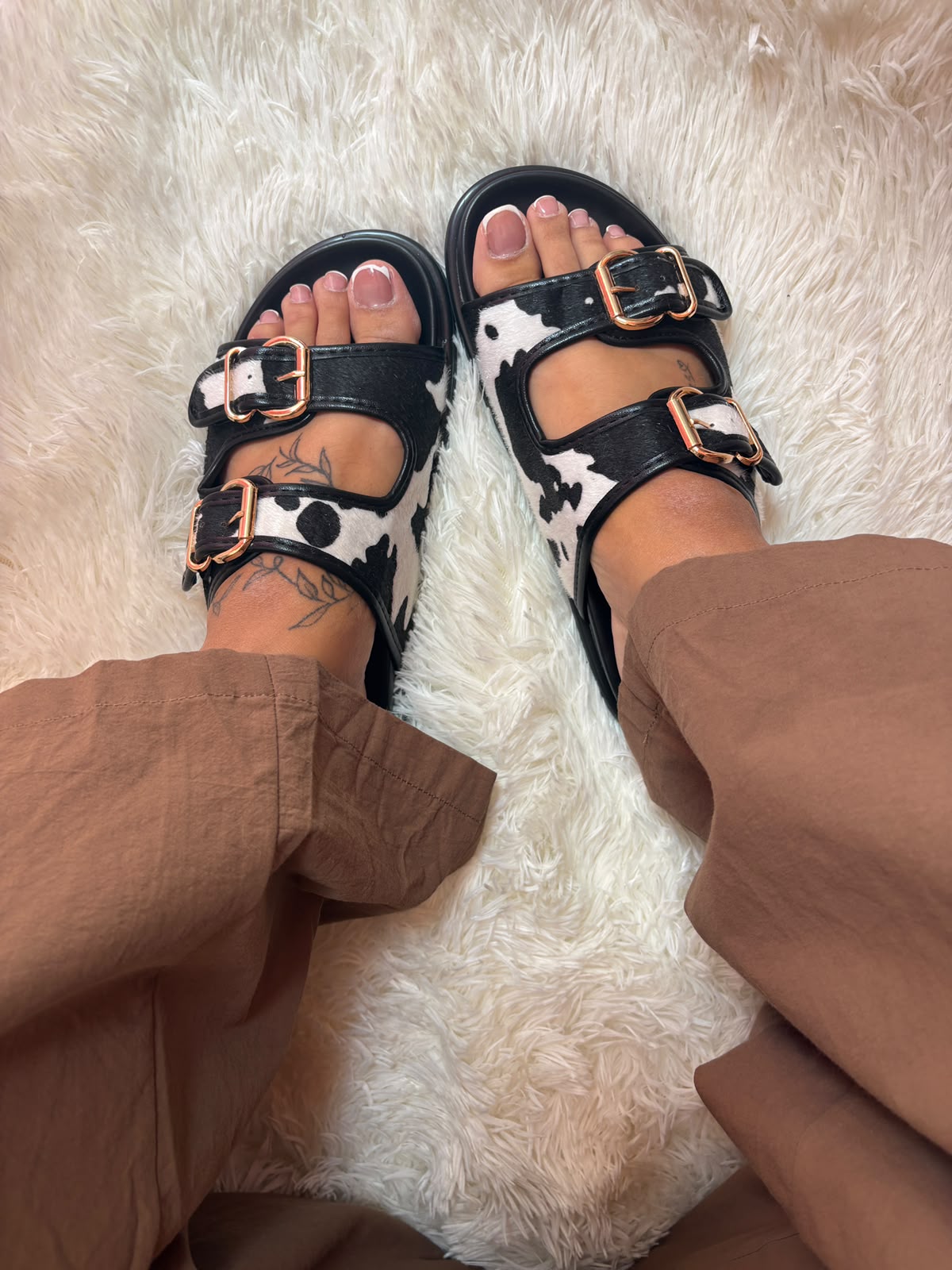 CIABBY MUMU - Ciabatte cow print con fibbie dorate